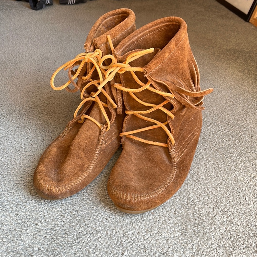 Minnetonka suede moccasins size 7